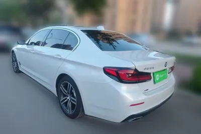 BMW 5 Series 2022, 39300 км, за 37574 USD