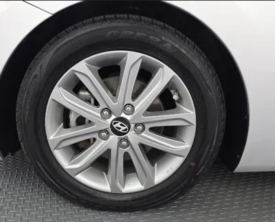 Hyundai Avante 2015, 131669 км, за 2822.63 USD