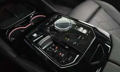 BMW 5-Series 2025, 4219 км, за 33477.75 USD - фото 9