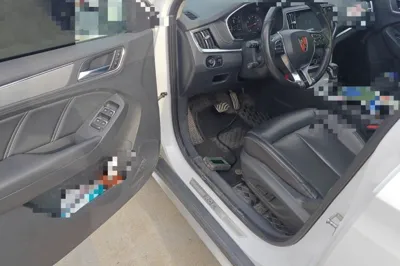 Roewe RX5 2016, 80100 км, за 4024 USD - фото 17