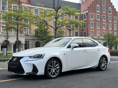 Lexus IS 2018, 90000 км, за 17480.53 USD