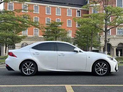 Lexus IS 2018, 90000 км, за 17480.53 USD