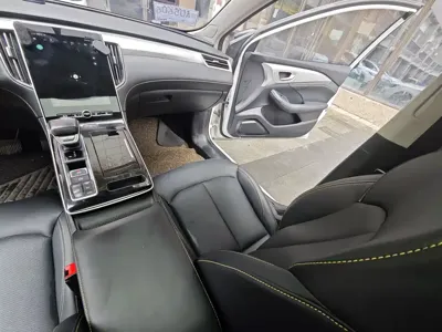 Roewe i6 MAX New Energy 2021, 89000 км, за 3816.17 USD - фото 9