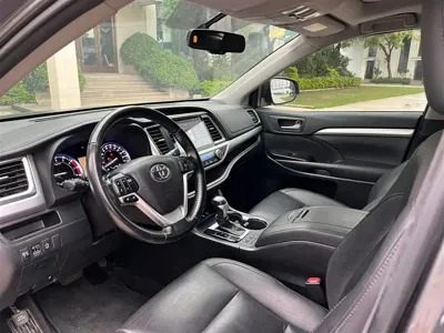 Toyota Highlander 2017, 101000 км, за 14243.4 USD