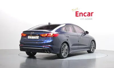 Hyundai Avante 2017, 122375 км, за 5901.27 USD