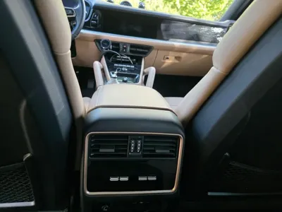 Porsche Cayenne 2024, 46839 км, за 49069.78 USD - фото 10