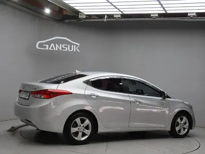 Hyundai Avante 2012, 164382 км, за 1444.14 USD