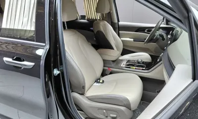 Kia Canival 2023, 42552 км, за 22055.93 USD - фото 26