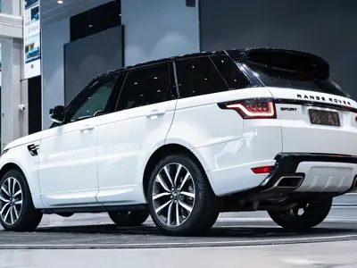 Land Rover Sport 2018, 105000 км, за 48126.3 USD