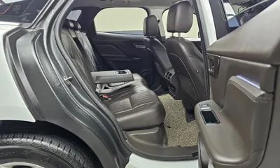 Jaguar F-Pace 2017, 131050 км, за 8725.55 USD - фото 12