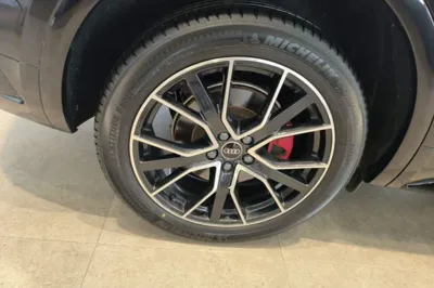 Audi Q5L 2024, 20300 км, за 36966 USD - фото 11