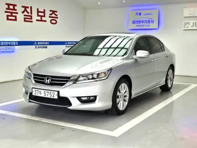 Honda Accord 2014, 89304 км, за 5139.22 USD