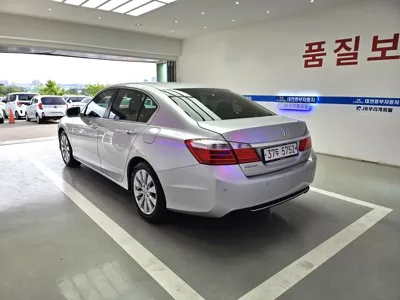 Honda Accord 2014, 89304 км, за 5139.22 USD