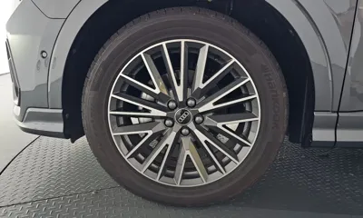 Audi Q3 2025, 18001 км, за 39379.02 USD