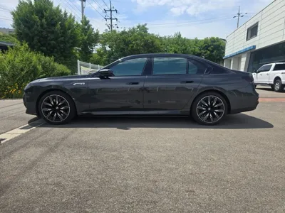 BMW i7 2026, 18800 км, за 130932.98 USD