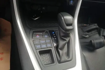 Toyota RAV4 2020, 62400 км, за 15718 USD - фото 16