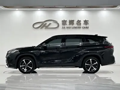 Toyota Crown Kluger 2024, 9700 км, за 30723.36 USD