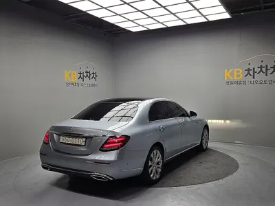 Mercedes-Benz E-Class 2017, 106321 км, за 12406.46 USD