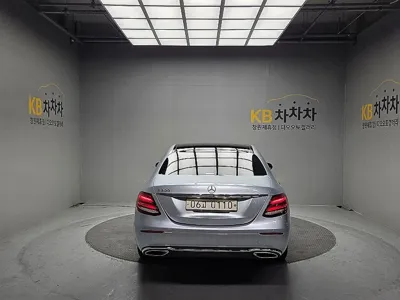 Mercedes-Benz E-Class 2017, 106321 км, за 12406.46 USD