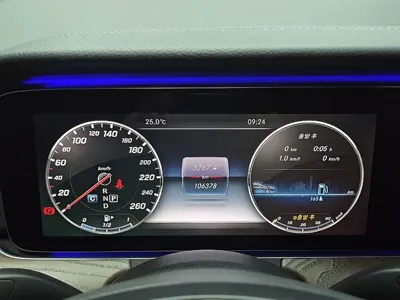 Mercedes-Benz E-Class 2017, 106321 км, за 12406.46 USD - фото 8