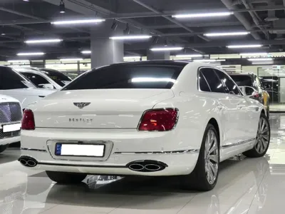 Bentley Flying Spur 2021, 34600 км, за 154361.47 USD