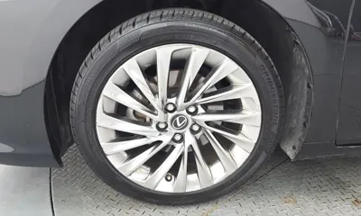 Lexus ES 2021, 129664 км, за 20940 USD