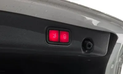 Mercedes-Benz E-Class 2018, 133651 км, за 12936.35 USD - фото 20