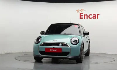 MINI Cooper 2025, 28909 км, за 22474.9 USD