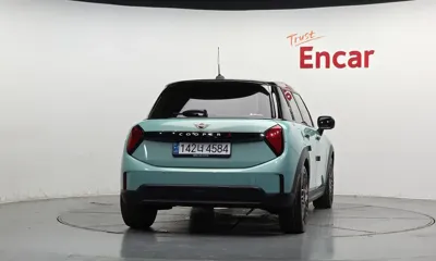 MINI Cooper 2025, 28909 км, за 22474.9 USD