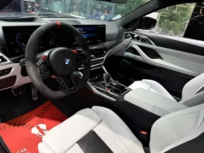 BMW M4 2025, 10000 км, за 123654.56 USD - фото 7