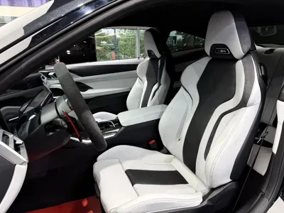 BMW M4 2025, 10000 км, за 123654.56 USD - фото 9