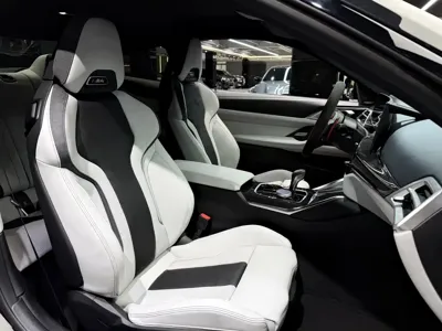 BMW M4 2025, 10000 км, за 123654.56 USD - фото 10