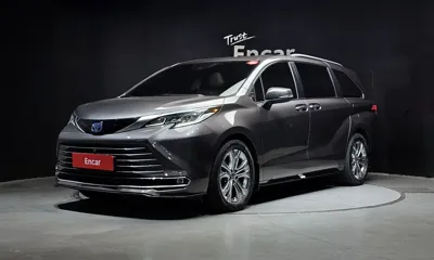 Toyota Sienna · 2022 год