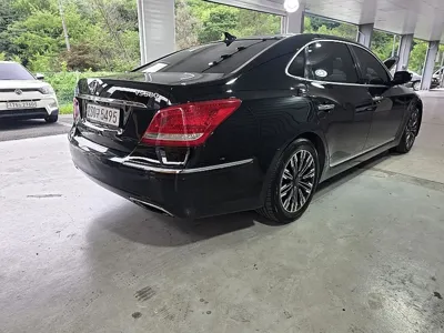 Hyundai Equus 2012, 241472 км, за 2730.29 USD