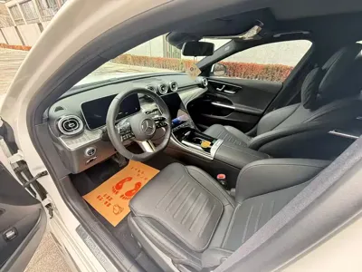 Mercedes-Benz C-Class 2025, 25000 км, за 30723.36 USD