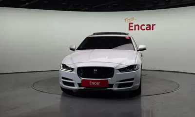 Jaguar XE 2016, 163335 км, за 2931.6 USD
