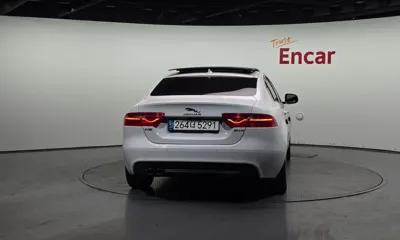 Jaguar XE 2016, 163335 км, за 2931.6 USD