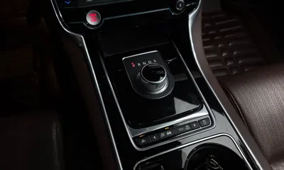 Jaguar XE 2016, 163335 км, за 2931.6 USD - фото 9