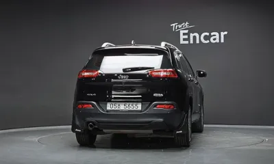 Jeep Cherokee 2018, 94792 км, за 6830.61 USD