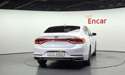 Hyundai Grandeur 2017, 275436 км, за 7892.16 USD
