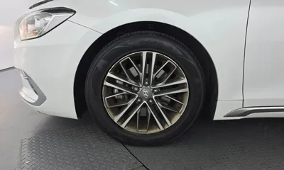 Hyundai Grandeur 2017, 275436 км, за 7892.16 USD