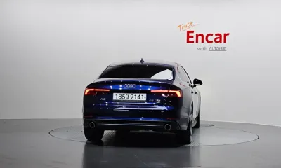 Audi A5 2019, 51996 км, за 15747.67 USD