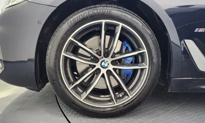 BMW 5-Series 2023, 61939 км, за 26158.92 USD
