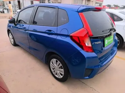 Honda Fit 2015, 147600 км, за 3855.13 USD