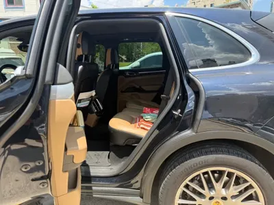 Porsche Cayenne 2016, 156000 км, за 16410.66 USD