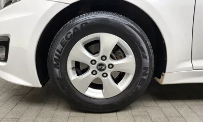 Kia K5 2011, 129070 км, за 2775.02 USD