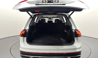 Volkswagen Tiguan 2023, 14095 км, за 21150.81 USD - фото 20
