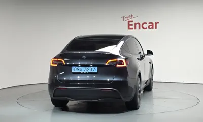 Tesla Model Y 2025, 19760 км, за 27898.12 USD