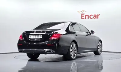 Mercedes-Benz E-Class 2017, 123876 км, за 12871.35 USD