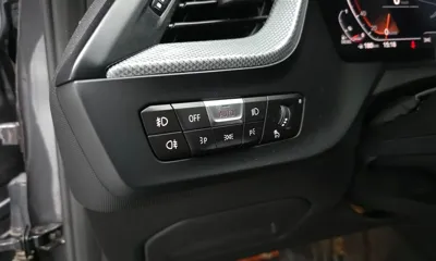 BMW 1-Series 2020, 77466 км, за 12880.57 USD - фото 27